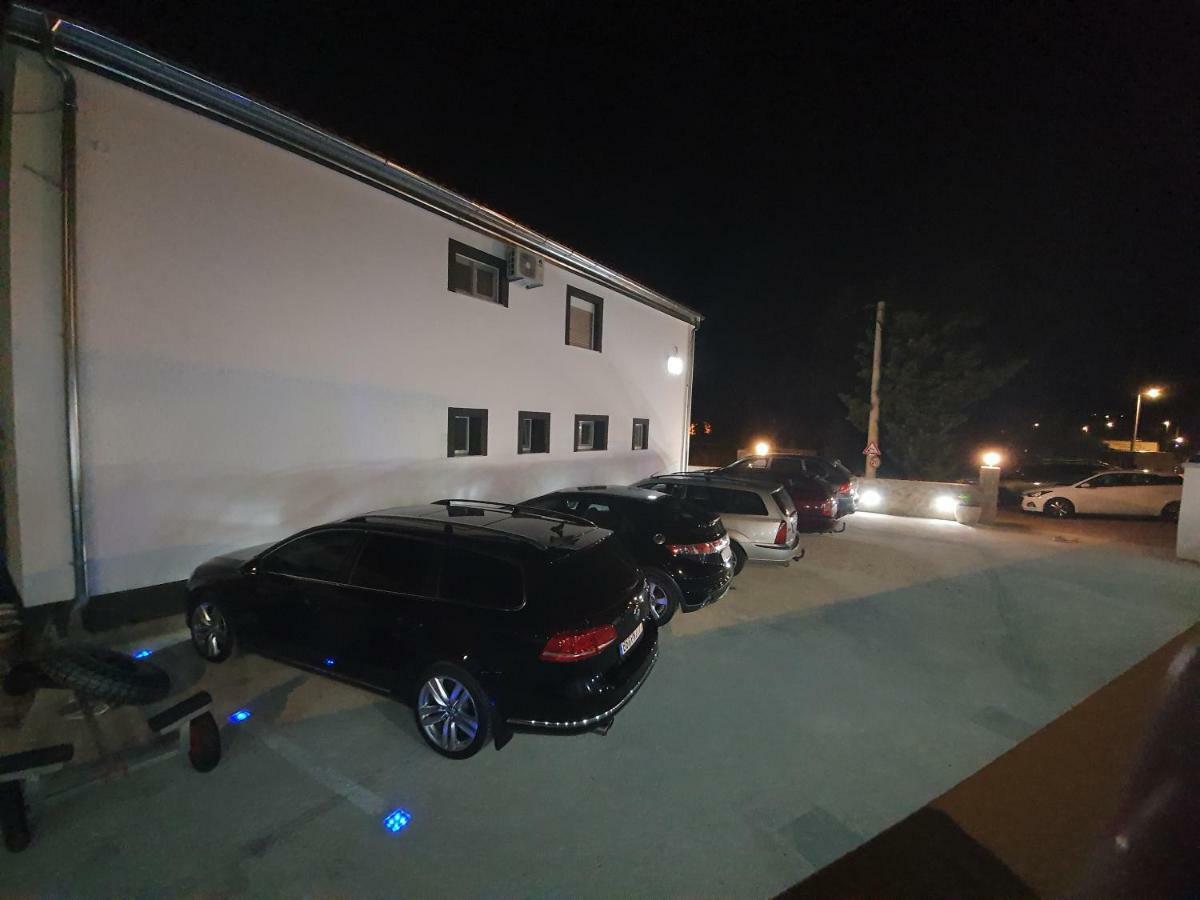 Jeli Apartments Starigrad Paklenica Esterno foto